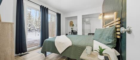 2 Schlafzimmer, Schreibtisch, Bügeleisen/Bügelbrett, Reisekinderbett