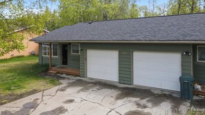Exterior - Your Pet & Family Friendly Single Story AK Basecamp Near Downtown Wasilla (Wasilla)