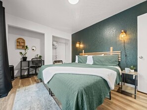 Bureau, fer et planche à repasser, Wi-Fi gratuit, draps fournis