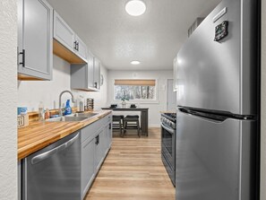 Coffee/tea maker, fridge, microwave, oven - Clean & Remodeled | Pet Friendly | Near Downtown (Wasilla)