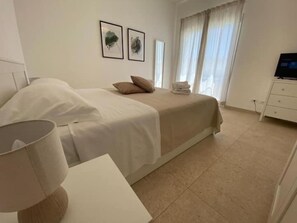 2 chambres, fer et planche à repasser, accès au Wi-Fi (inclus)