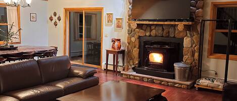 TV connectée, cheminée, jeux vidéo