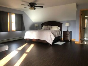 5 bedrooms, desk, WiFi, bed sheets