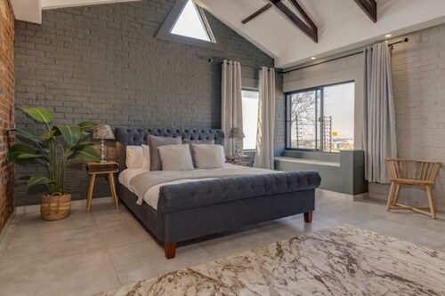 HAVANA VILLA - Pretoria East Luxury Villa
