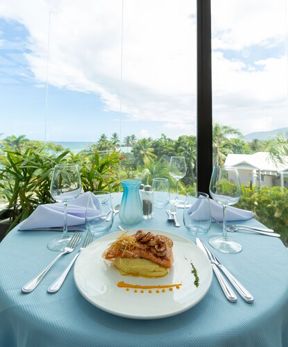 Skylight Suite Hotel breakfast included. 28% off in restaurant and bar