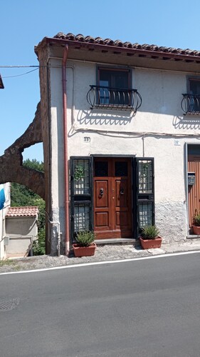 Alloggio Turistico di Patrizia ,a Pochi Passi dal Borgo di Civita