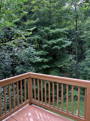 Chaut. Lake & Comedy Center Guesthouse 