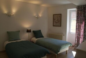 3 bedrooms, free WiFi, bed sheets