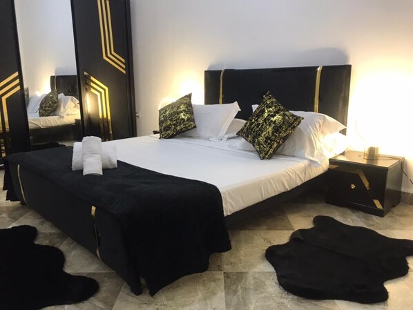 4 habitaciones, tabla de planchar con plancha, wifi y ropa de cama 