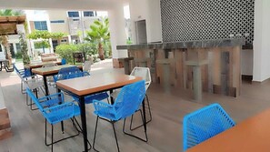 屋外ダイニングエリア