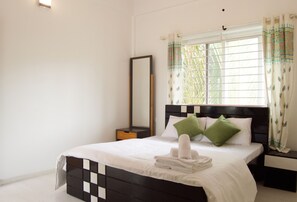 Comfort Double Room | Desk, iron/ironing board, free WiFi, bed sheets - Pristine Boutique stay (Bengaluru)