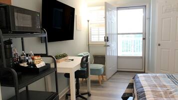 2 bedrooms, desk, iron/ironing board, WiFi