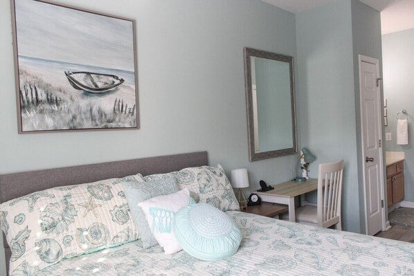 2 bedrooms, desk, iron/ironing board, WiFi