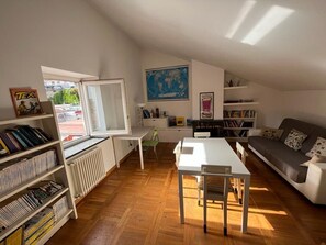 Smart TV, fireplace, books, stereo - Fan Terraced Panoramic Rooftop in the Historic Center (Napoli)