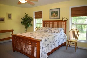4 bedrooms, iron/ironing board, free WiFi, bed sheets - The Blue Heron-Close to Beach & Large Screened Porch!  (Chincoteague)