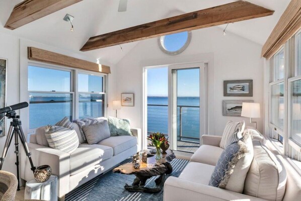 Living area - Breathtaking Waterfront Rental (Provincetown)