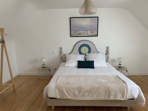 3 chambres, fer et planche à repasser, Wi-Fi, draps fournis