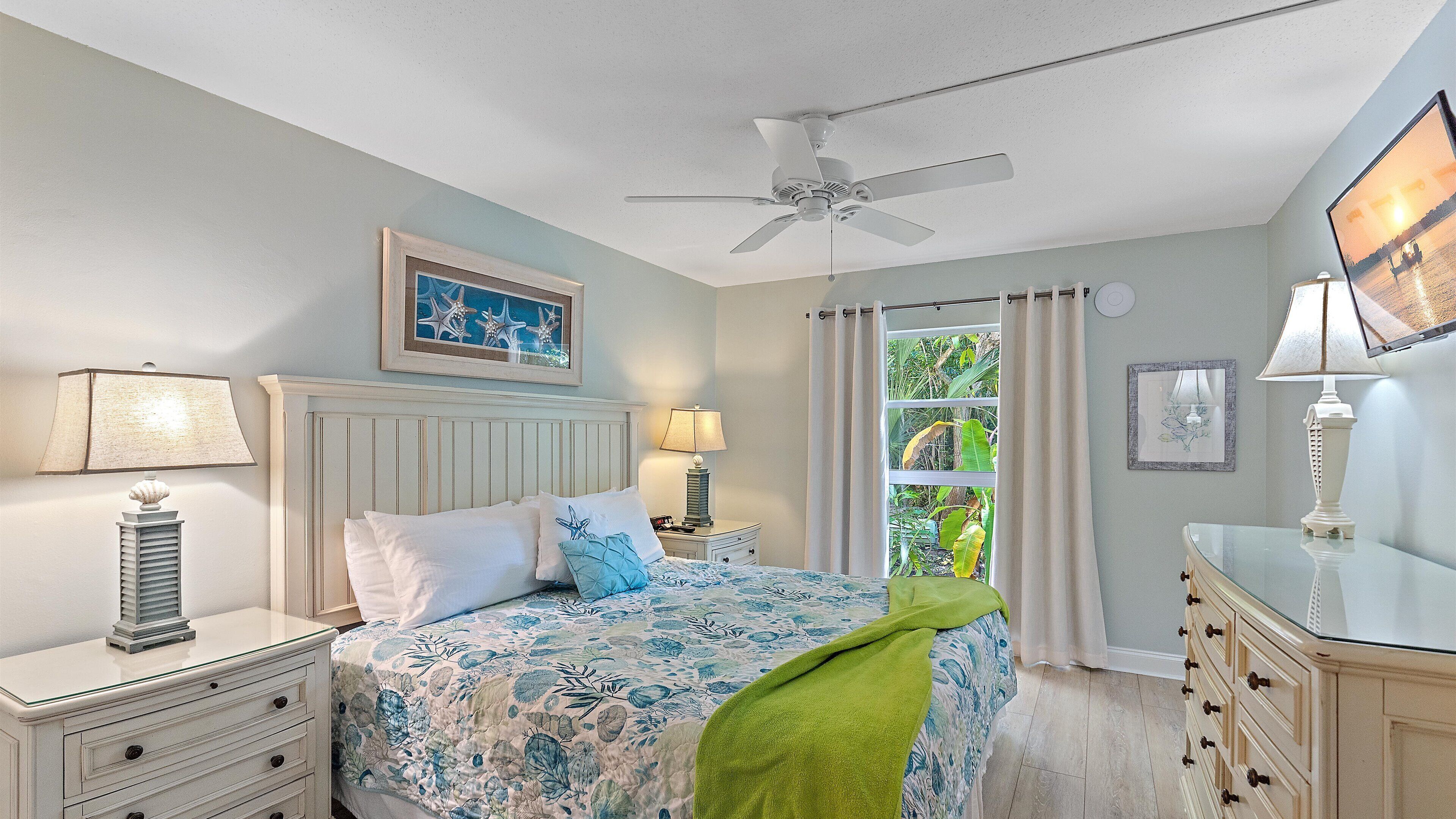 1st Floor Updated, Beach Castle Resort, Walk to Beach/Bay