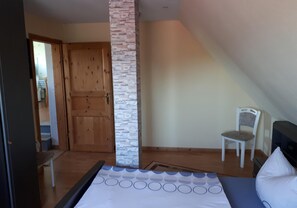 2 bedrooms, free WiFi, bed sheets - Vacation apartment Luna between the seas (Ihlow)