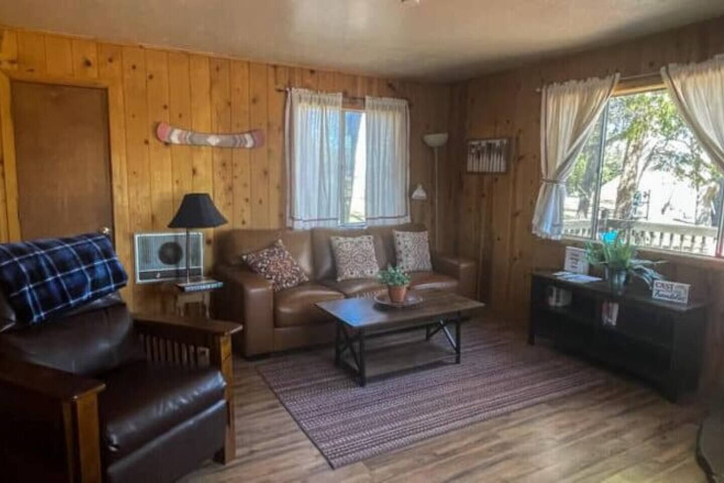 Smart-TV, peis og bøker