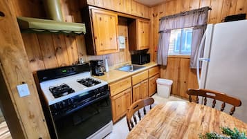 KylskÄp, mikrovÄgsugn, ugn och spishÀll