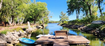 Cottonwoods Cabin at Lazy Oaks Resort- Lake View!