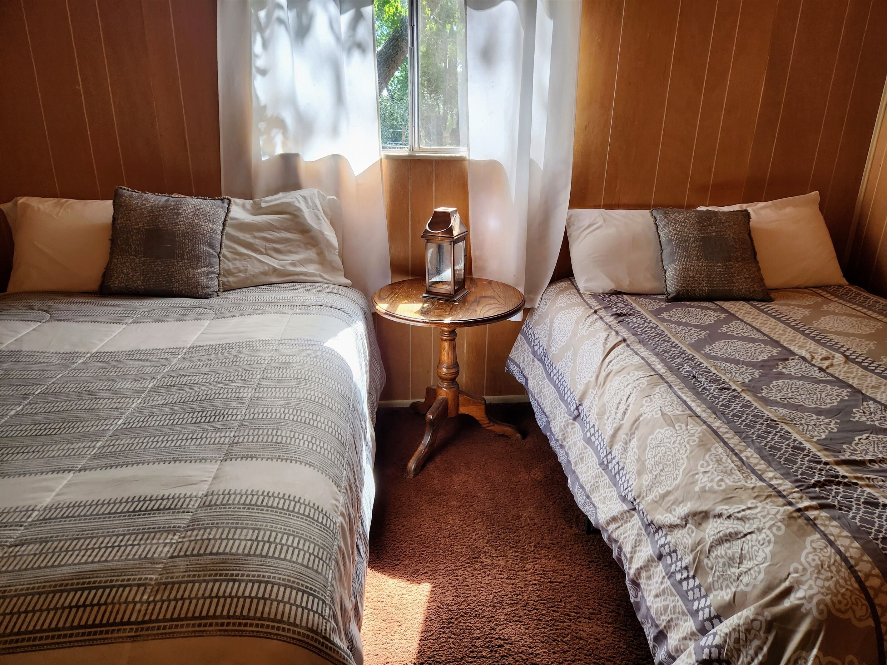 2 室のベッドルーム、WiFi (無料)、ベ ッドシーツ