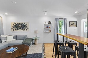 Smart TV, books - Newly Built, Upscale Apartment in Midtown Atlanta in Beautiful Neighborhood (Atlanta)