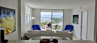 Miami Beach Apartment 1B/1.5 Normandy Isle with a great view. Near beaches.