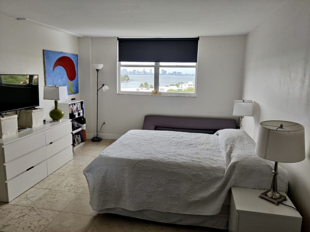 Miami Beach Apartment 1B/1.5 Normandy Isle with a great view. Near