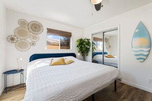 4 室のベッドルーム、デスク、アイロン / アイロン台、WiFi