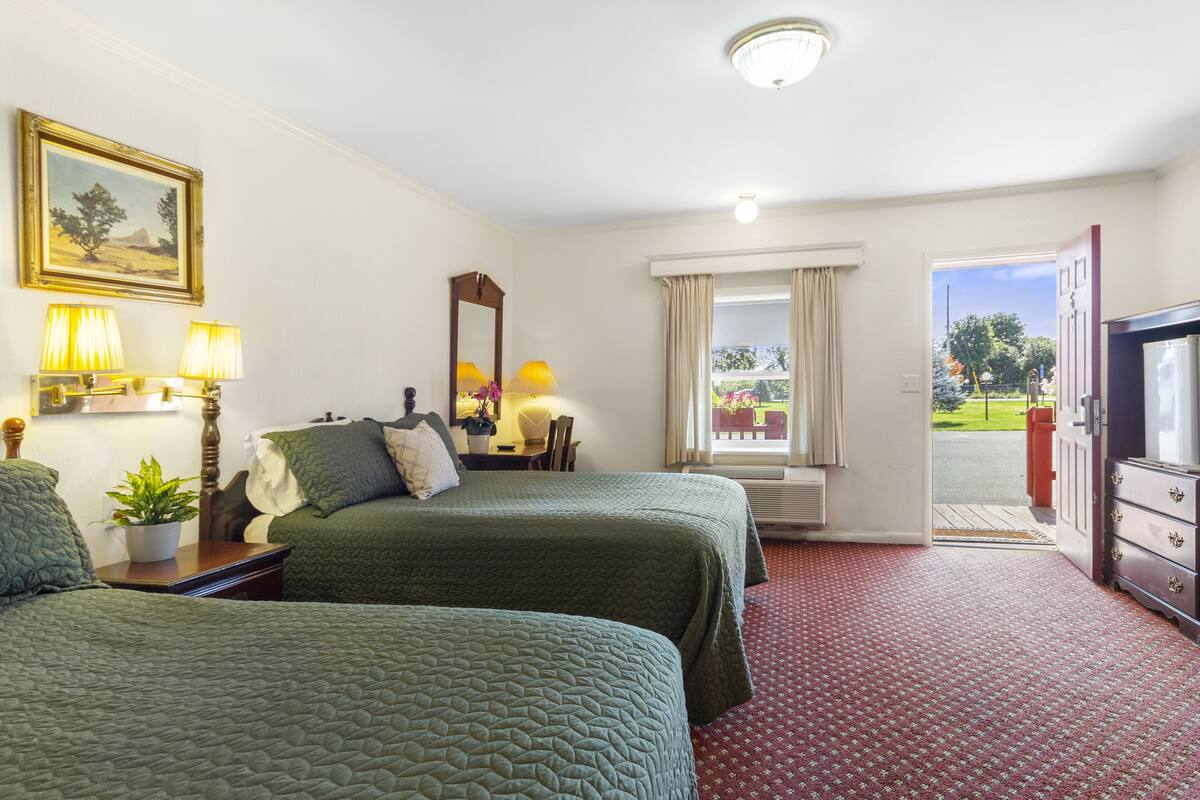 Business Room, 2 Double Beds | Desk, laptop workspace, blackout drapes, soundproofing
