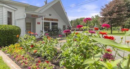 Blue Spruce Inn & Suites