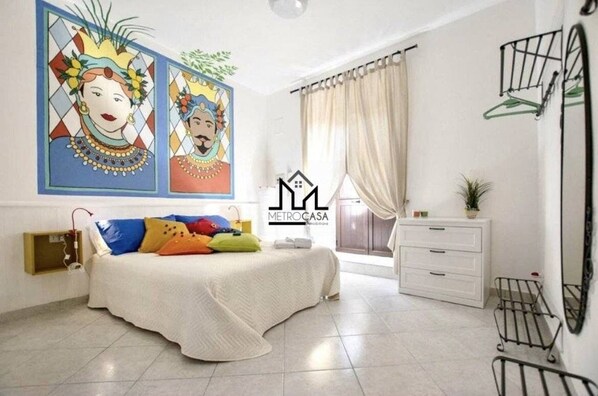 2 habitaciones, tabla de planchar con plancha, cuna de viaje y wifi 