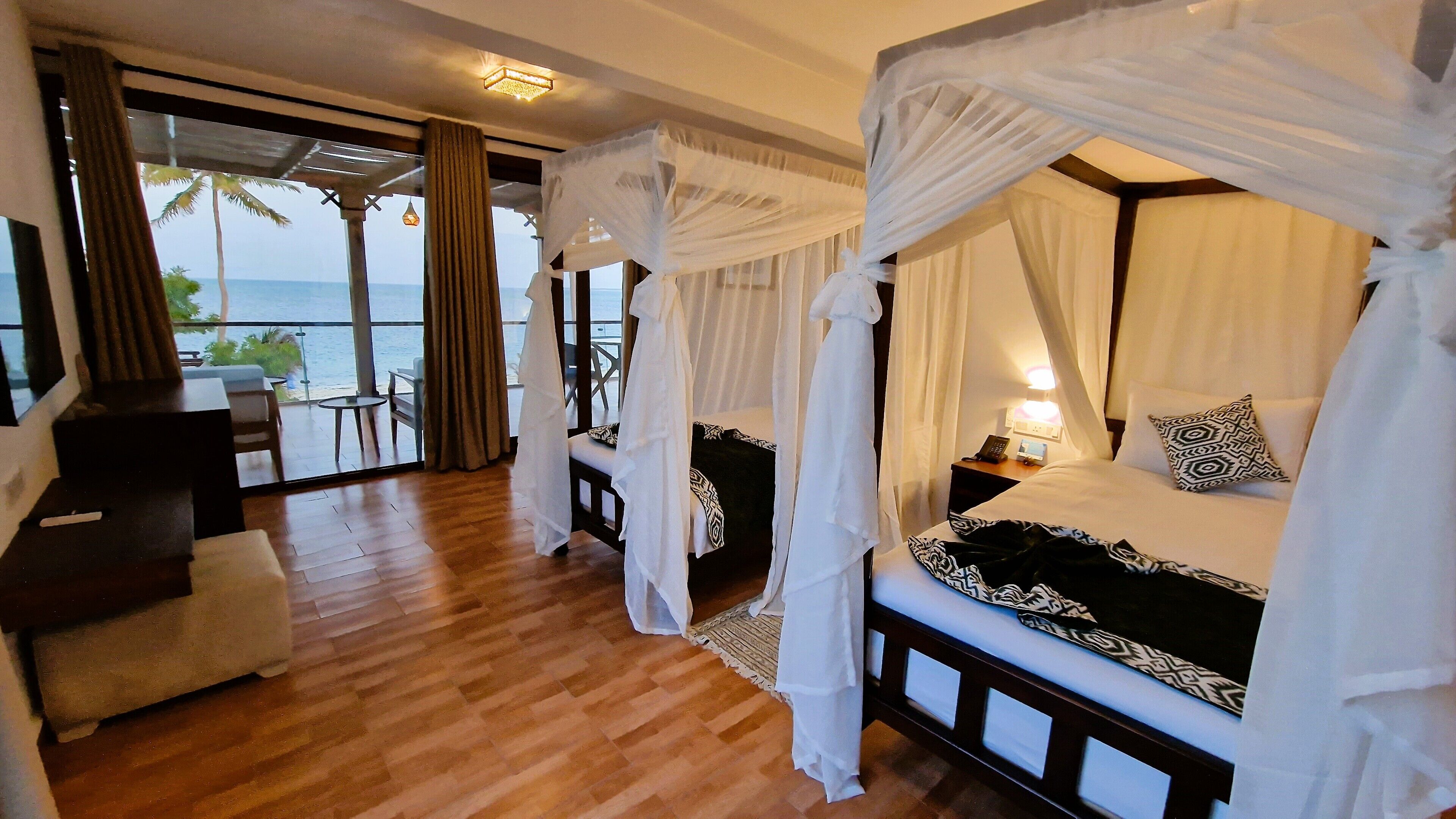 Ropa de cama de alta calidad, edredón y artículos del minibar gratis 