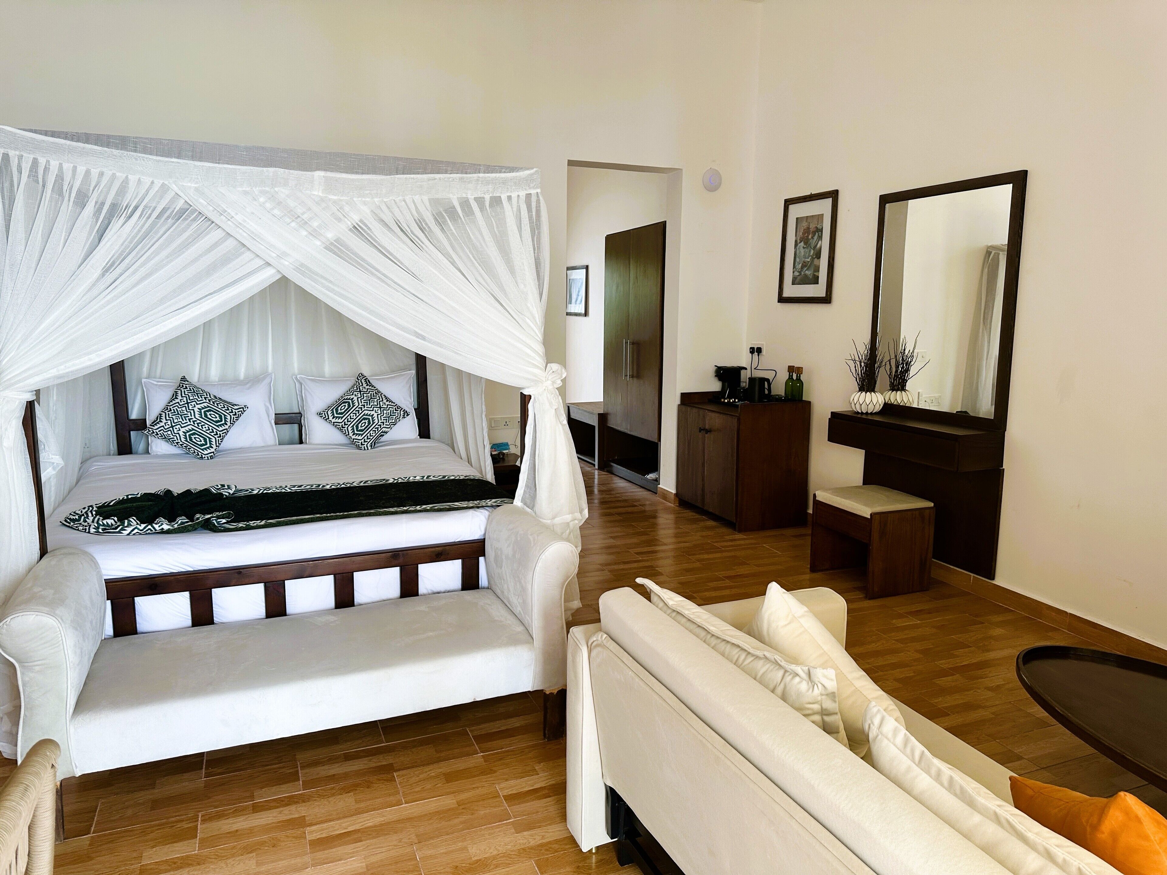Ropa de cama de alta calidad, edredón y artículos del minibar gratis 