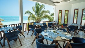 Breakfast, lunch, dinner served; international cuisine, ocean views 