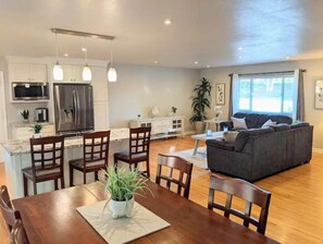 Televisión y chimenea 