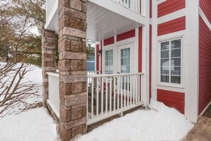 Terrace/patio - Pet Friendly, 2 King Beds, Gym, Pool (Shanty Bay)