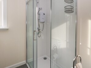 Shower - Dunira (Mallaig)