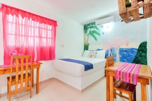 Quarto básico | Frigobar, Wi-Fi de cortesia, roupa de cama