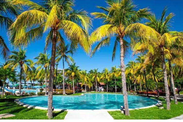Access to Las Veraneras Club (paid access available)