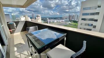 Apartment | Outdoor dining