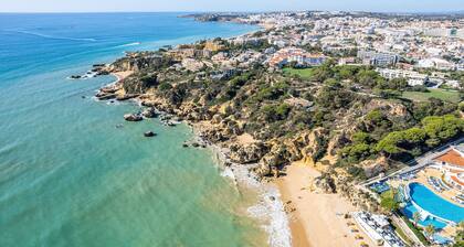 Oura: Private Pool, BBQ & 500m from the Beach