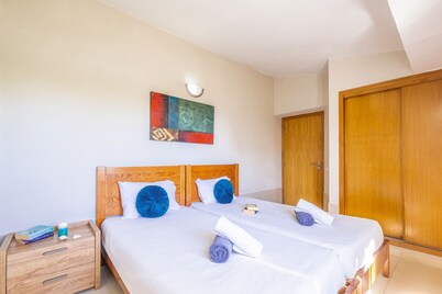Villa with pool and BBQ in Oura