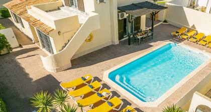 Villa with pool and BBQ in Oura