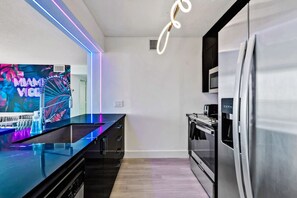 Refrigerador, microondas, horno, placa de cocina