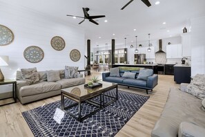 Smart-TV, videospill og stereoanlegg