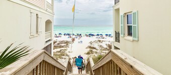 Groovy Goat: Private beach steps away, Heated pool, Golfcart, Game room