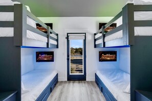 10 makuuhuonetta, silitysrauta/-lauta, ilmainen Wi-Fi, vuodevaatteet